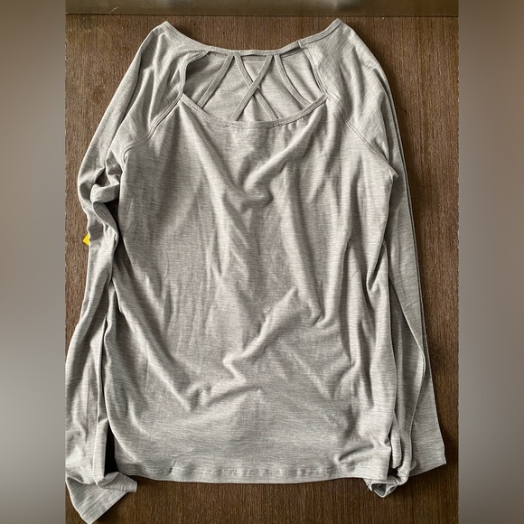 NWT Grey active long sleeve - Picture 5 of 6